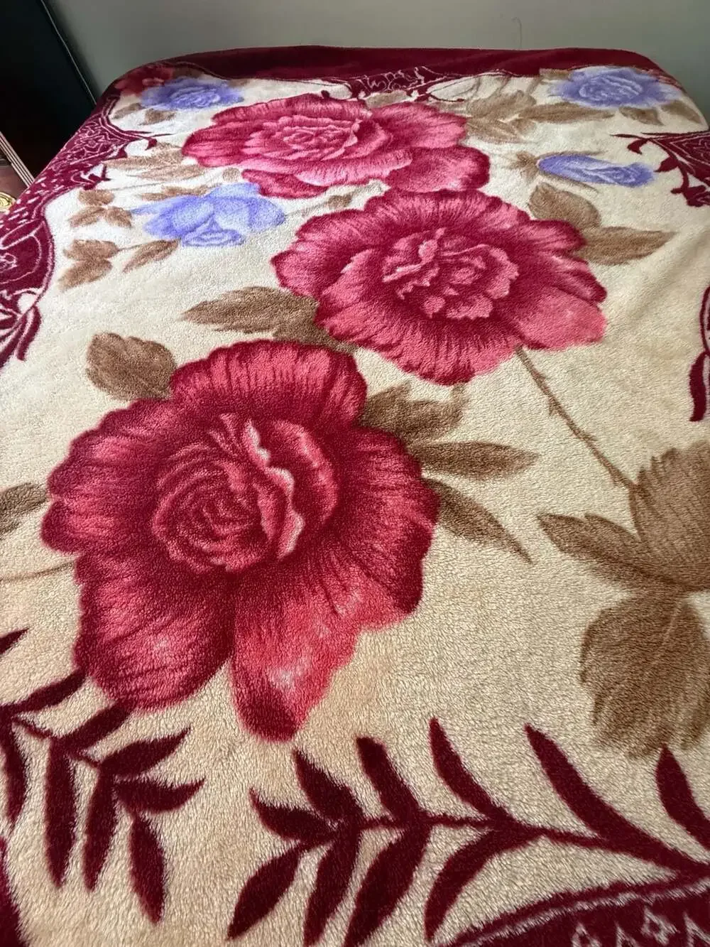 Vintage Korean-Style Heavyweight 2-Ply Raschel Floral Rose Print Plush Blanket